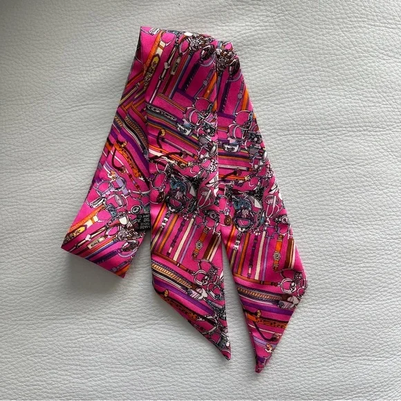 Vibrant Pink Patterned Scarf - Picture 4 of 6